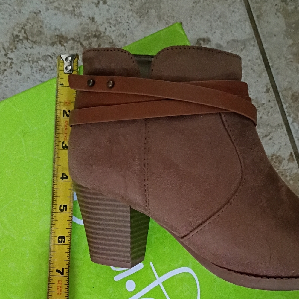 Etcetera Tan Ankle Booties for Women - Picture 4 of 8